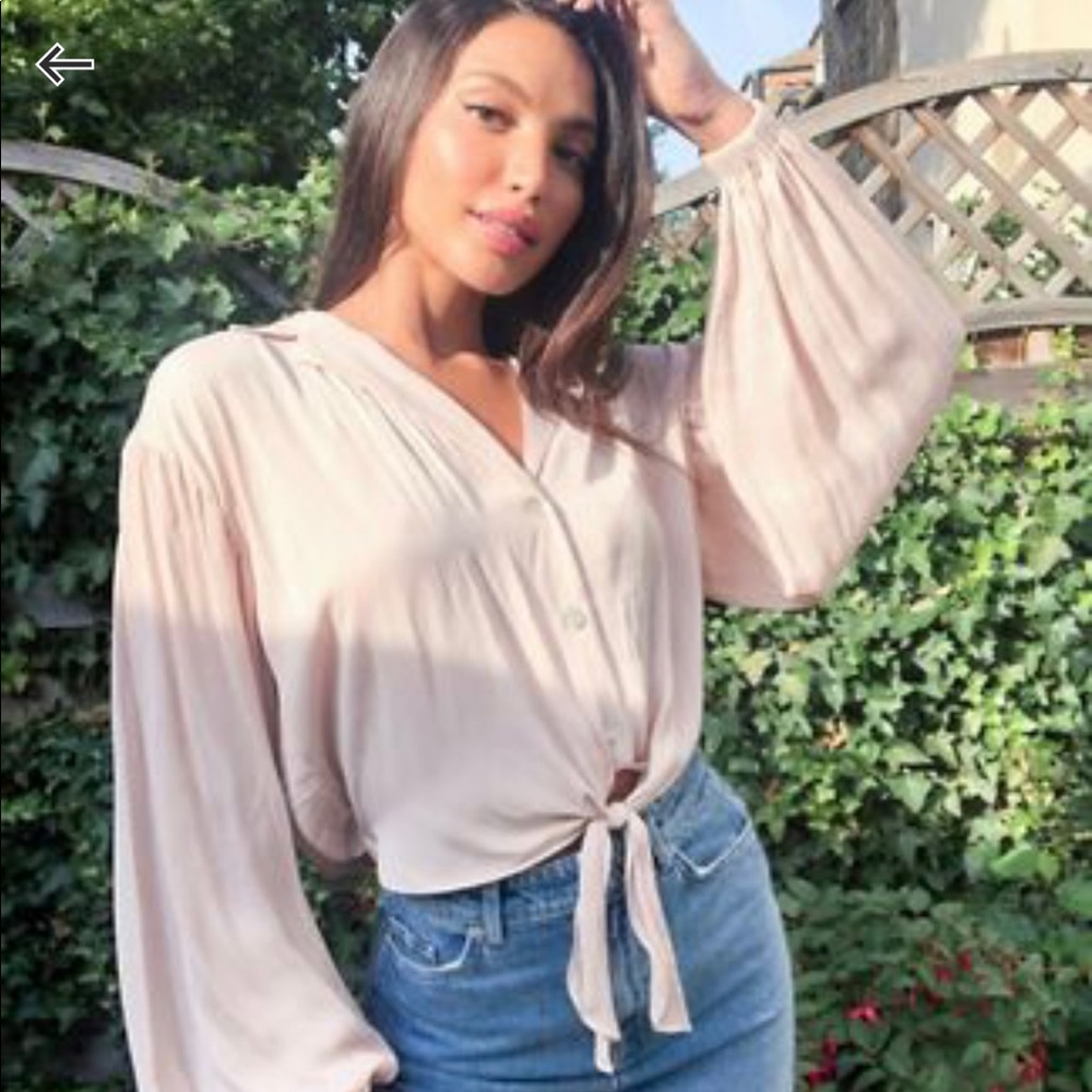 ✨🎀Topshop Tall satin tie front top in champagne🎀✨